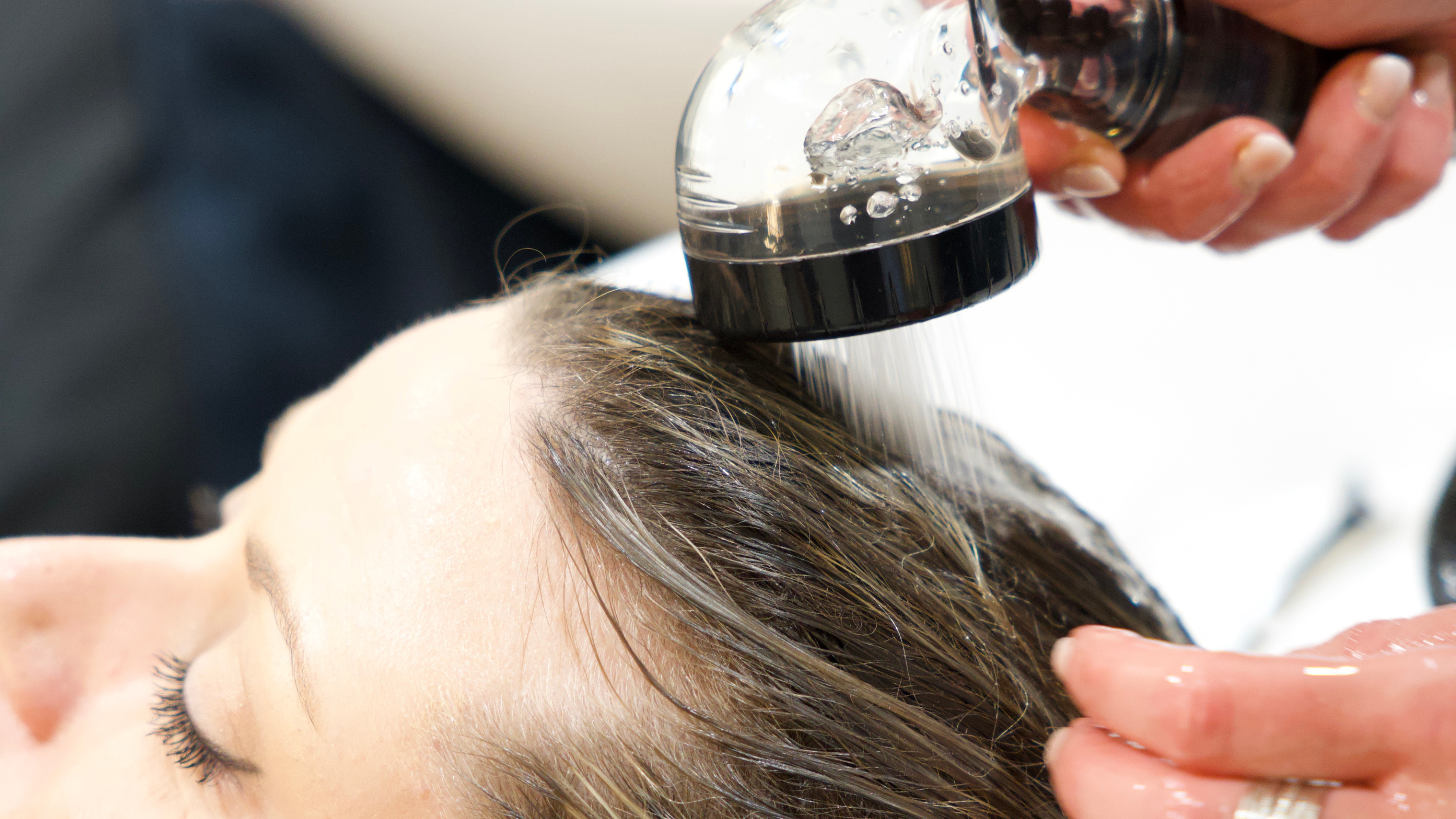 COMMENT ET POURQUOI AMÉLIORER LA CIRCULATION SANGUINE DU CUIR CHEVELU ?